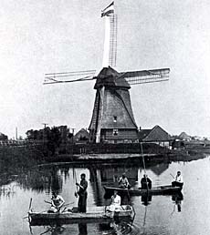 Strijkmolen van de polder &lsquo;De Lage Hoek&rsquo; onder Hoogwoud.
