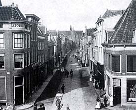 Veel Westfriezen uit westelijk West-Friesland gingen voor hun boodschappen naar Alkmaar.