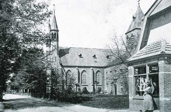 Aan het begin van de 20ste eeuw stond naast de katholieke kerk van Wognum de kosterswoning.