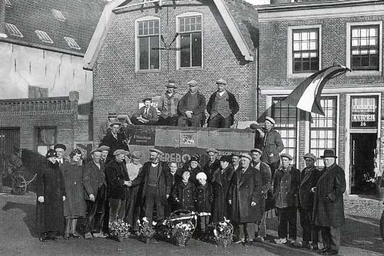 Aan de Dubbele Buurt te Hoorn kwam in 1933 de Westfriesche Vrachtrijdersbond bijeen.