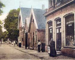 De Dorpsstraat van Winkel omstreeks 1915.