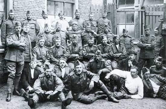 Voor de mannen die tussen 1914 en 1918 waren opgeroepen, begon een lange tijd van verveling.