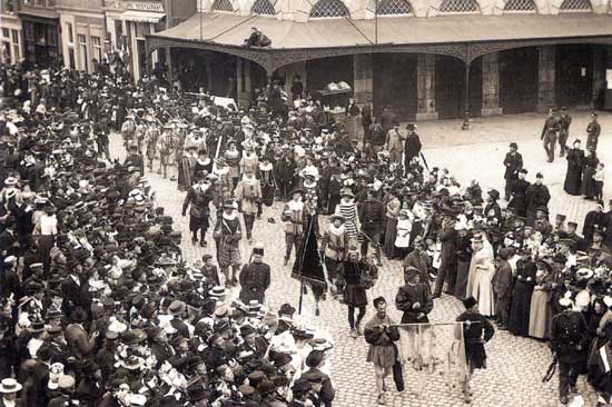In 1898 werd Wilhelmina 18 jaar en werd zij als koningin ingehuldigd.