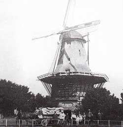 Molen De Krijgsman aan de Noorderdracht in Oosterblokker werd gebouwd in 1897.