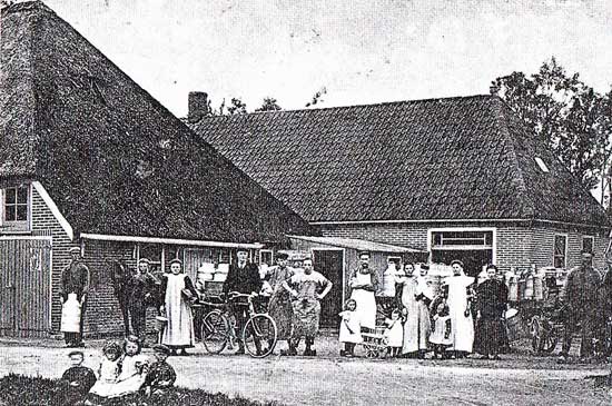 Omstreeks 1900 werden in vele dorpen in West-Friesland kaasfabrieken opgericht.