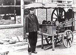 Scharenslijper Harkema had een winkel aan de Dubbele Buurt in Hoorn.