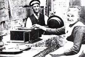 Simon Bies (1869-1939) was de stadsomroeper van Medemblik.