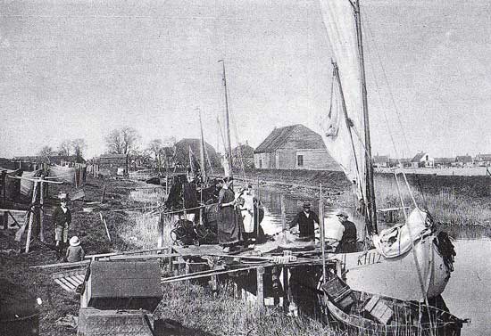 Tot 1930 visten Kolhorners op ansjovis, die zich in de toenmalige Zuiderzee prima thuisvoelde.