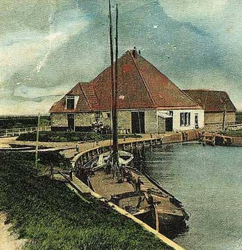 Foto van de sluis bij de Zes Wielen in Alkmaar omstreks 1900.