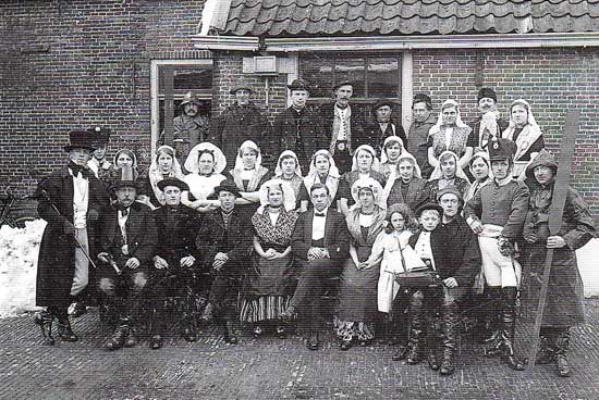 In 1910 werd in Oudkarspel de operettevereniging &lsquo;Caecilia&rsquo; opgericht.