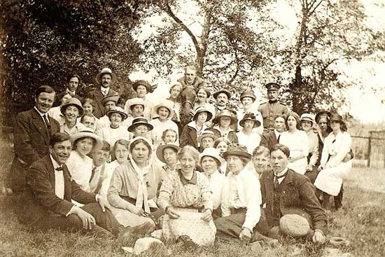 Foto van de gemengde zangvereniging &lsquo;Euphonia&rsquo; uit Schagen uit 1920.