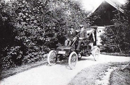 Algemeen wordt aangenomen, dat notaris Bax uit Wieringerwaard in 1896 de eerste autobezitter van Noord-Holland was.