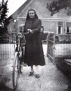 Zuster Schoenmaker, wijkverpleegster in Venhuizen.