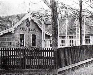 Aan de Dorpsstraat in Oudkarspel stond tot 1954 caf&eacute; Het Huis van Brederode.
