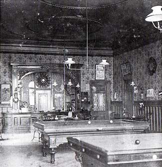 Reeds in 1881 was er in de koffiekamer van Schouwburg Het Park te Hoorn gelegenheid tot het biljartspel.