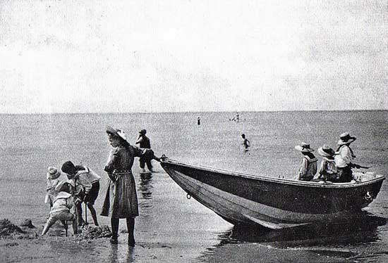 Zeegezicht omstreeks 1920 bij Bergen aan Zee.