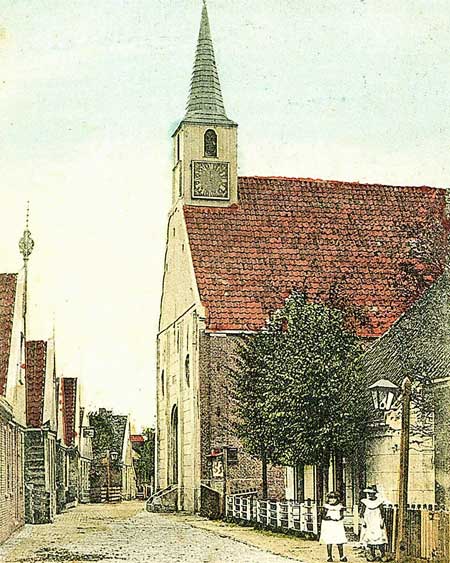 De Gereformeerde kerk van Driehuizen, gelegen aan de rand van de Schermeer.