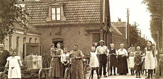 Grosthuizen in 1923 waar Johanna Prins-Eikema tot dat jaar woonde.