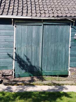 De grote deuren.