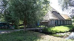 Voorzijde, boerderij, zomer 2019.