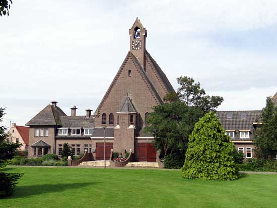 Multifunctioneel centrum Zuidermeer met kerk en dorpshuis.