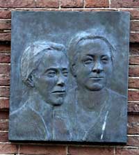 Plaquette Grote Oost 4-6 in Hoorn.