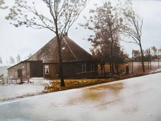 Deze boerderij stond tot ongeveer 1980 op deze plek.