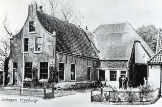 Boerderij Vreeburg aan de Loet te Schagen is een zogeheten kop-rompboerderij.