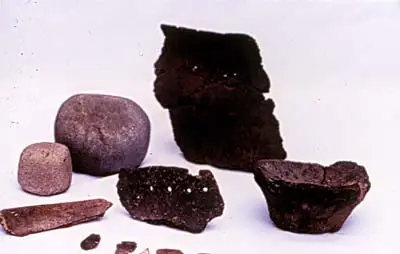 I-4. Enkele opgegraven voorwerpen uit Zandwerven