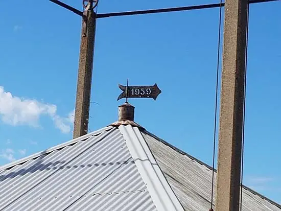 Gezet in 1959 door de firma Haring uit Boskoop.
