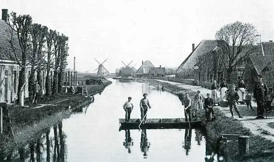 De Mientsloot van Lutjewinkel omstreeks 1905.