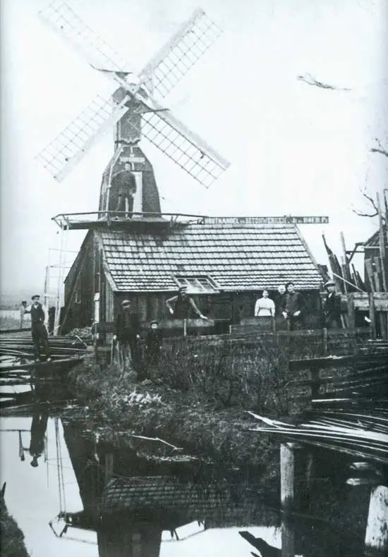 Timmerfabriek De Nijverheid van Jaap de Boer uit Hensbroek lag vlak bij de Gootjesbrug.