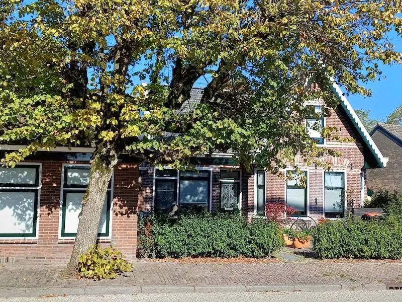Appartementen in het caf&eacute;, in de zaal achter en ook in het huis naast het caf&eacute;, 2024.