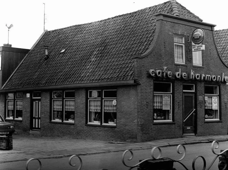 Lutjebroek cafe Barrels heette De Harmonie