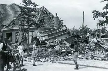 Op 7 juli 1944 kwamen twee Amerikaanse bommenwerpers boven Hoorn met elkaar in botsing.