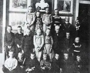 De meeste leerlingen van de openbare lagere school van Wadway kwamen uit omliggende katholieke dorpen.