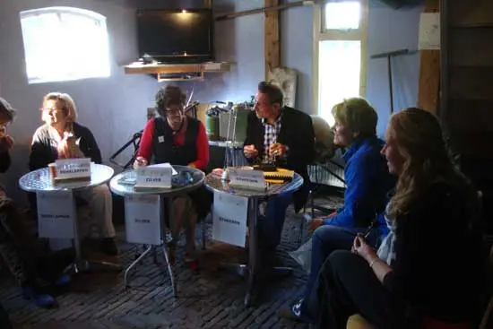 Deskundigen Aafke Buur (merklappen) en Hans Verberne (goud en zilver).