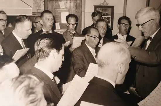 Jos Overtoom als dirigent rond 1960.