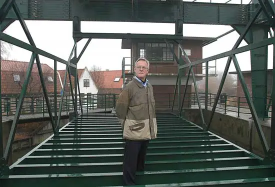 Dirk Ligthart zette zich in voor het behoud en restauratie van de historische Overhaal uit 1923 in Broekerhaven.