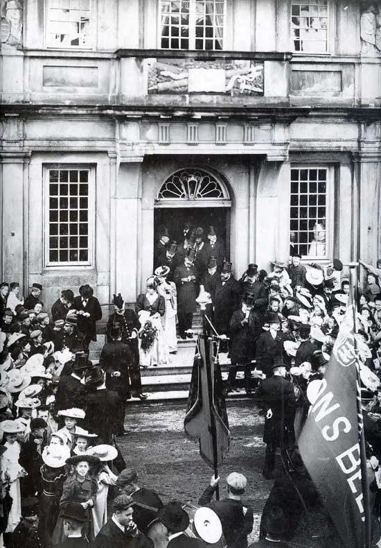 In 1907 werd P. Hoijtema van Konijnenburg ge&iuml;nstalleerd als burgemeester van Enkhuizen.