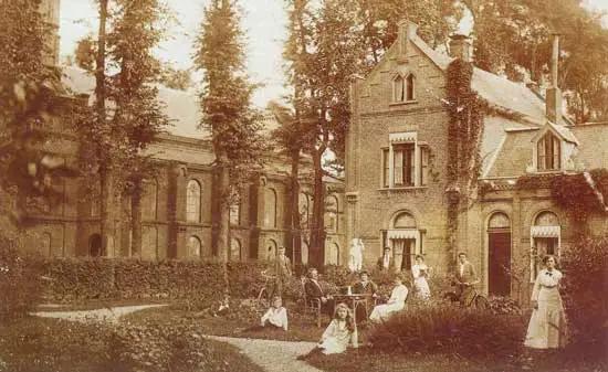 Dominee Broekema was de laatste dominee die in de pastorie woonde van de Nederlandse Hervormde kerk uit 1870.