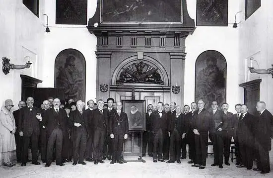 In 1928 werd in de Burgerzaal van het stadhuis van Enkhuizen een herdenking van Bernardus Paludanus gehouden.