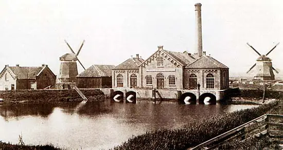 Het stoomgemaal van de Vier Noorder Koggen bij Medemblik werd in 1869 gebouwd als hulpgemaal.