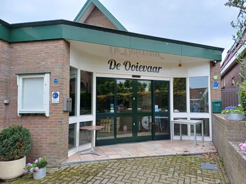 Warmenhuizen De entree van het voormalig cafe De Ooievaar