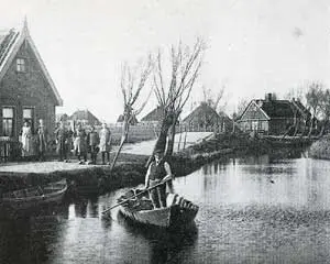 Tuitjenhorn maakt deel uit van de gemeente Harenkarspel, net als Dirkshorn.