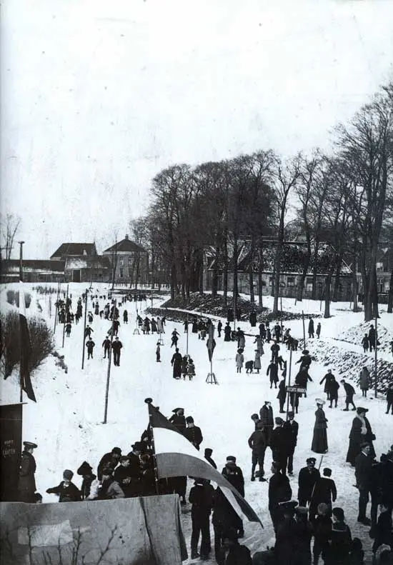 Het waterrijke gebied West-Friesland was in strenge winters het domein van schaatsenrijders.