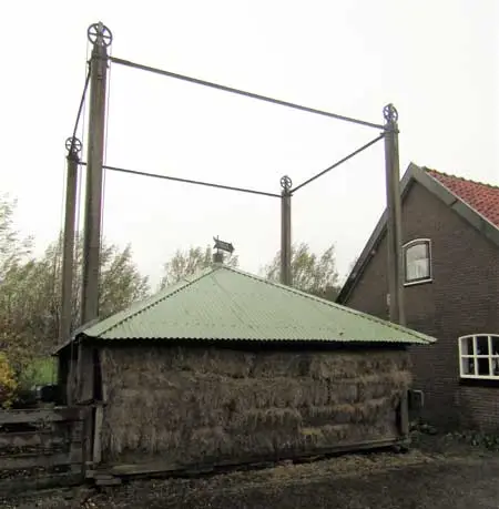 De vijzel functioneert nog als hooi-opslag, foto is van november 2019.