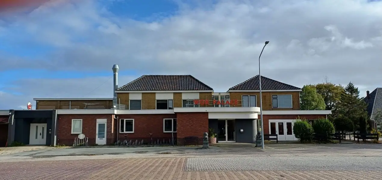 Het Wapen van Nibbixwoud, anno 2024: Wok Palace. Foto Ina Broekhuizen.