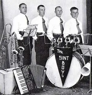 Dansen deed men in Sint Maarten op muziek van de &lsquo;The Sint Boys&rsquo;.