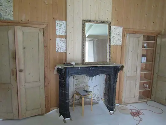 Door de huidige bewoners geplaatste schouw.